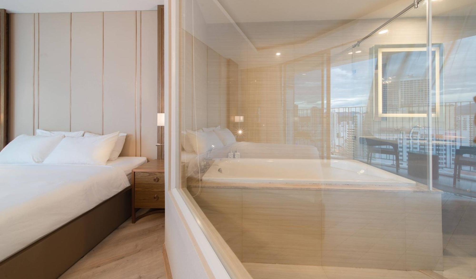 Coastal Panorama Oceanfront Suites Nha Trang Dış mekan fotoğraf