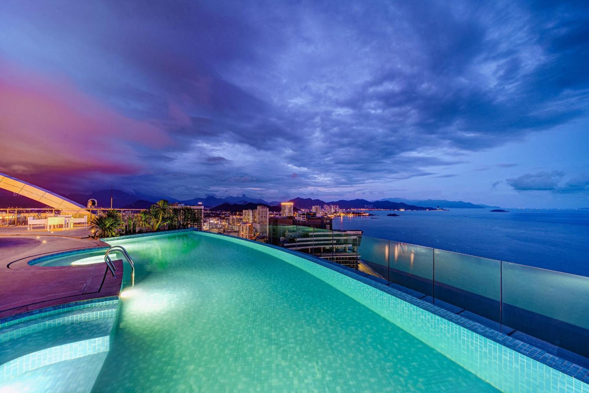 Coastal Panorama Oceanfront Suites Nha Trang Dış mekan fotoğraf