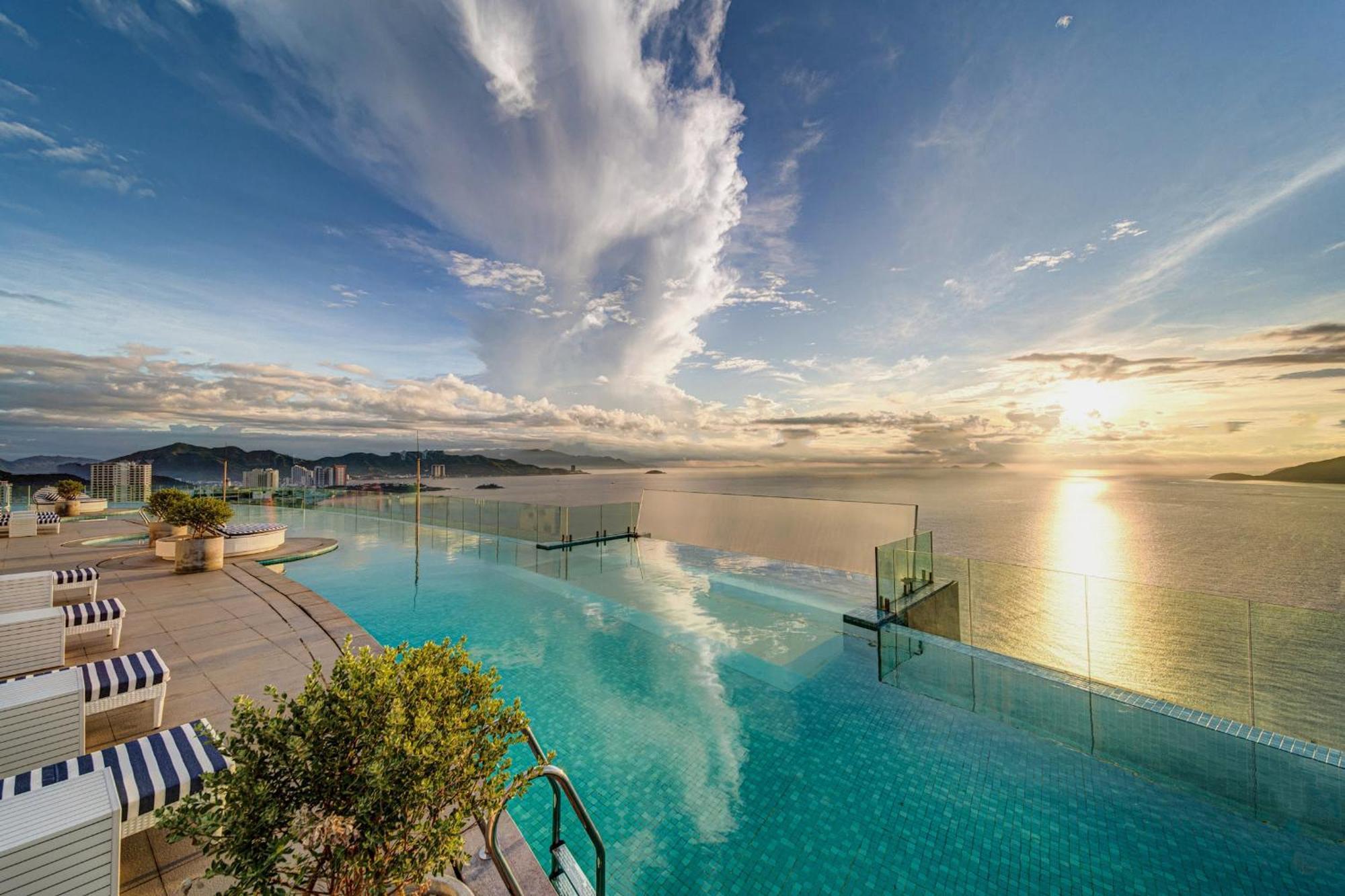 Coastal Panorama Oceanfront Suites Nha Trang Dış mekan fotoğraf